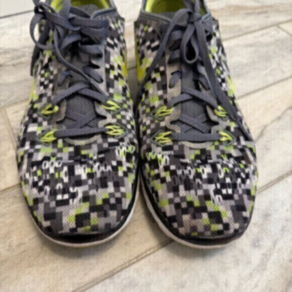 Nike Air Free TR Fit 5 women's size 9 Running Sneakers 704695-015 - Picture 4 of 5